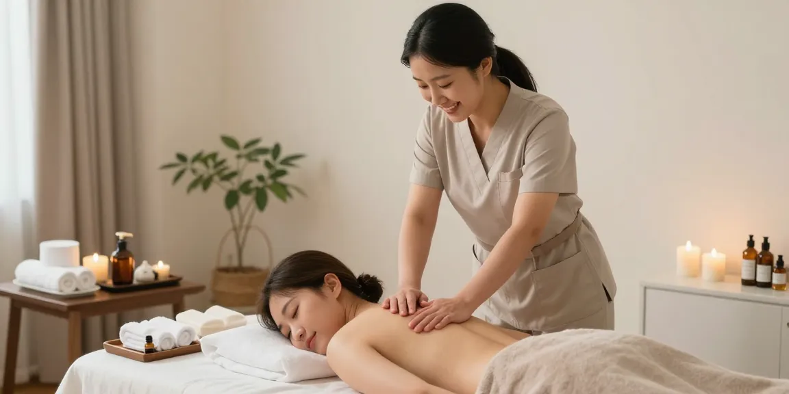 인천출장안마 서비스를 제공하는 마사지사의 편안한 홈 마사지 장면